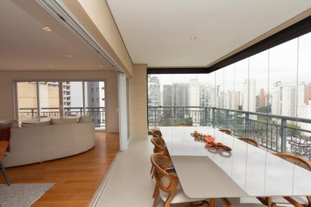 Apartamento à venda com 275m², 3 quartos e 5 vagas Apartamento à venda com 275m², 3 quartos e 5 vagasVaranda da Sala