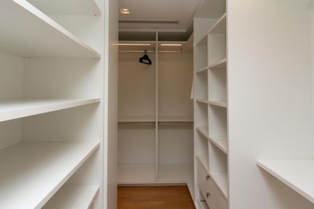 Apartamento à venda com 275m², 3 quartos e 5 vagas Apartamento à venda com 275m², 3 quartos e 5 vagasSuíte 3 closet 1