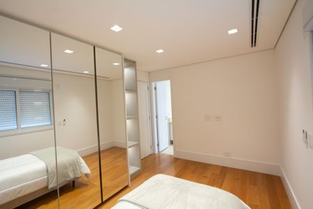 Apartamento à venda com 275m², 3 quartos e 5 vagas Apartamento à venda com 275m², 3 quartos e 5 vagasSuíte 2