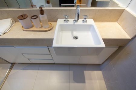 Apartamento à venda com 275m², 3 quartos e 5 vagas Apartamento à venda com 275m², 3 quartos e 5 vagasBanheiro da Suíte 1