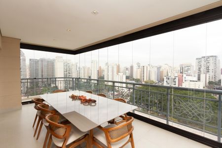 Apartamento à venda com 275m², 3 quartos e 5 vagas Apartamento à venda com 275m², 3 quartos e 5 vagasVaranda da Sala