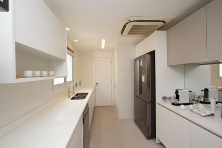 Apartamento à venda com 275m², 3 quartos e 5 vagas Apartamento à venda com 275m², 3 quartos e 5 vagasCozinha
