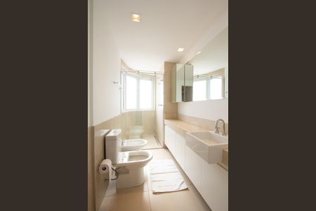 Apartamento à venda com 275m², 3 quartos e 5 vagas Apartamento à venda com 275m², 3 quartos e 5 vagasBanheiro da Suíte 3