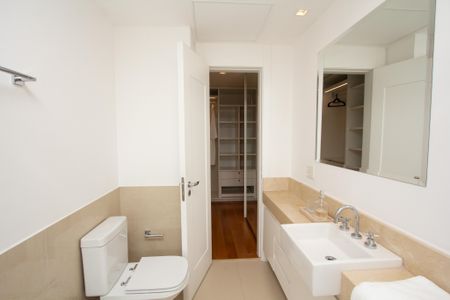 Apartamento à venda com 275m², 3 quartos e 5 vagas Apartamento à venda com 275m², 3 quartos e 5 vagasBanheiro da Suíte 3