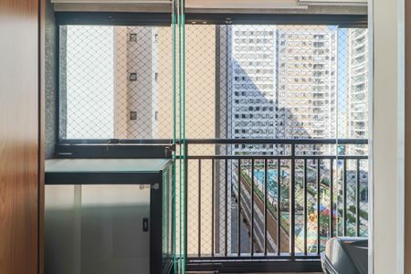 Apartamento à venda com 44m², 2 quartos e 1 vaga Apartamento à venda com 44m², 2 quartos e 1 vagaVaranda