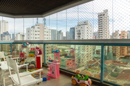 Apartamento à venda com 170m², 4 quartos e 2 vagas Apartamento à venda com 170m², 4 quartos e 2 vagasVaranda da Sala