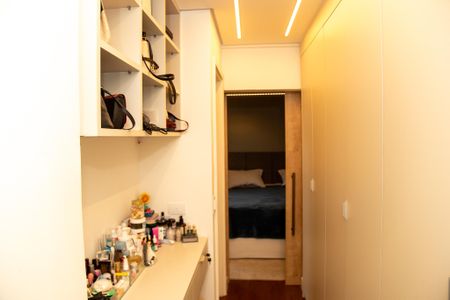 Apartamento à venda com 170m², 4 quartos e 2 vagas Apartamento à venda com 170m², 4 quartos e 2 vagasCorredor da Suíte