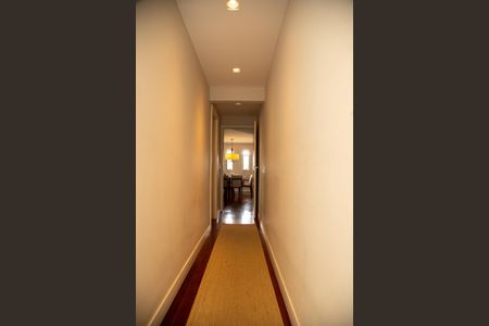 Apartamento à venda com 170m², 4 quartos e 2 vagas Apartamento à venda com 170m², 4 quartos e 2 vagasCorredor