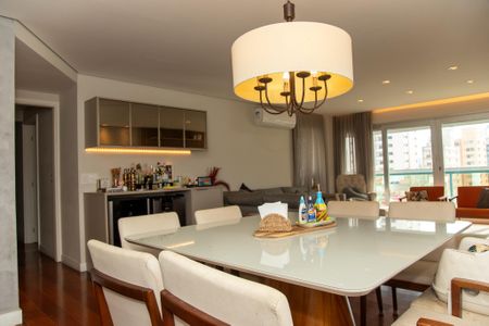 Apartamento à venda com 170m², 4 quartos e 2 vagas Apartamento à venda com 170m², 4 quartos e 2 vagasSala de Jantar