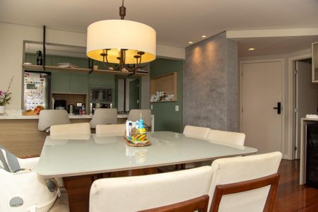 Apartamento à venda com 170m², 4 quartos e 2 vagas Apartamento à venda com 170m², 4 quartos e 2 vagasSala de Jantar