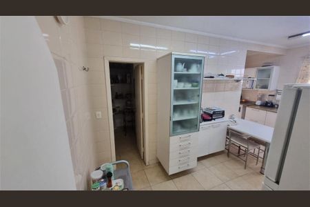 Casa à venda com 300m², 4 quartos e 2 vagas