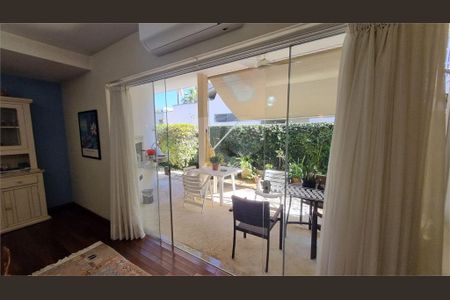 Casa à venda com 300m², 4 quartos e 2 vagas