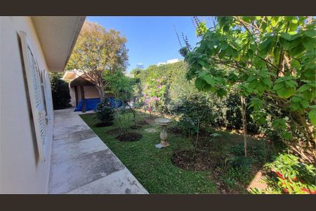 Casa à venda com 300m², 4 quartos e 2 vagas