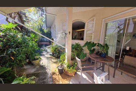 Casa à venda com 300m², 4 quartos e 2 vagas