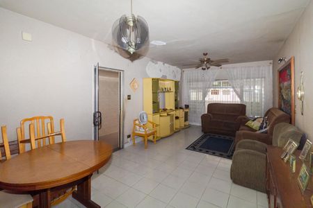 Casa à venda com 165m², 3 quartos e 2 vagasSala