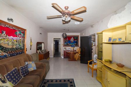 Casa à venda com 165m², 3 quartos e 2 vagasSala