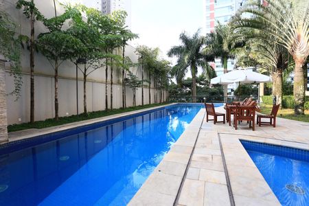 Apartamento à venda com 184m², 3 quartos e 4 vagas Apartamento à venda com 184m², 3 quartos e 4 vagasÁrea comum - Piscina
