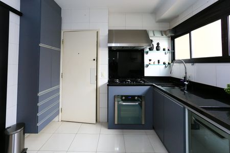 Apartamento à venda com 184m², 3 quartos e 4 vagas Apartamento à venda com 184m², 3 quartos e 4 vagasCozinha