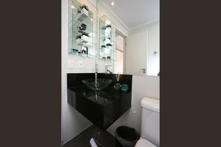 Apartamento à venda com 184m², 3 quartos e 4 vagas Apartamento à venda com 184m², 3 quartos e 4 vagasBanheiro da Suíte 2