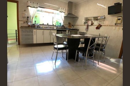 Casa à venda com 209m², 3 quartos e 4 vagas