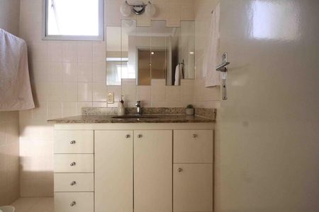 Apartamento à venda com 60m², 2 quartos e 1 vaga Apartamento à venda com 60m², 2 quartos e 1 vagaBanheiro