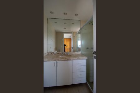 Apartamento para alugar com 100m², 2 quartos e 1 vaga Apartamento para alugar com 100m², 2 quartos e 1 vagaBanheiro da Suíte 1