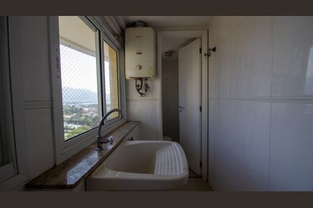 Apartamento para alugar com 100m², 2 quartos e 1 vaga Apartamento para alugar com 100m², 2 quartos e 1 vagaCozinha e Área de Serviço