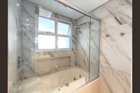 Apartamento à venda com 268m², 4 quartos e 4 vagas Apartamento à venda com 268m², 4 quartos e 4 vagasBanheiro da Suíte 2