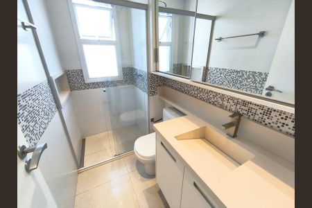 Apartamento à venda com 268m², 4 quartos e 4 vagas Apartamento à venda com 268m², 4 quartos e 4 vagasBanheiro da Suíte 4