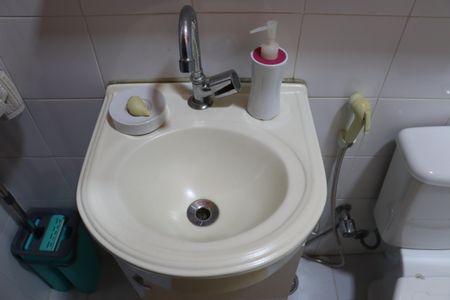 Casa de condomínio para alugar com 323m², 4 quartos e 5 vagasBanheiro Social