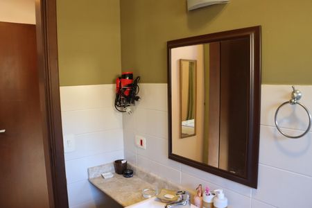 Casa de condomínio para alugar com 323m², 4 quartos e 5 vagasBanheiro da Suíte 3