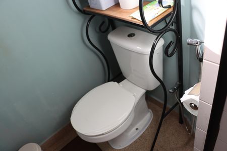 Casa de condomínio para alugar com 323m², 4 quartos e 5 vagasBanheiro da Suíte 2