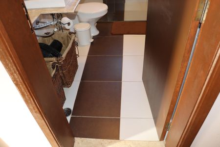 Casa de condomínio para alugar com 323m², 4 quartos e 5 vagasBanheiro da Suíte 3