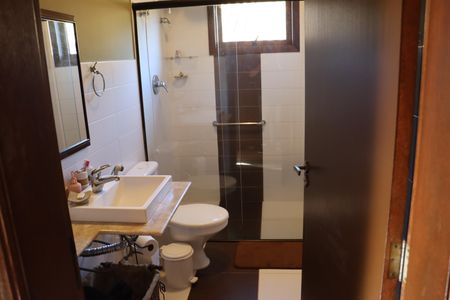 Casa de condomínio para alugar com 323m², 4 quartos e 5 vagasBanheiro da Suíte 3