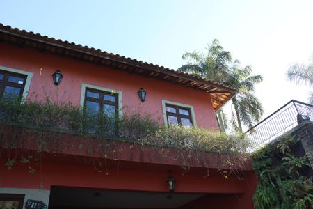 Casa de condomínio para alugar com 323m², 4 quartos e 5 vagasFachada