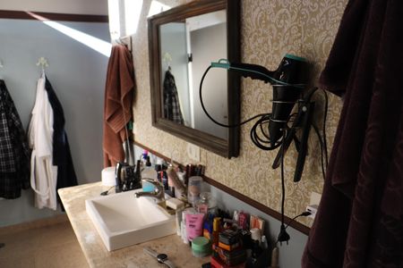 Casa de condomínio para alugar com 323m², 4 quartos e 5 vagasBanheiro da Suíte 2