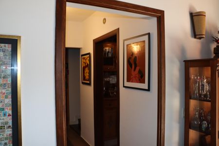 Casa de condomínio para alugar com 323m², 4 quartos e 5 vagasCorredor