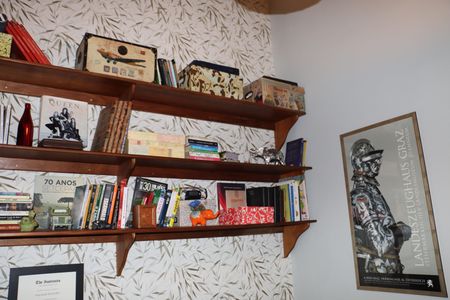 Casa de condomínio para alugar com 323m², 4 quartos e 5 vagasEscritório