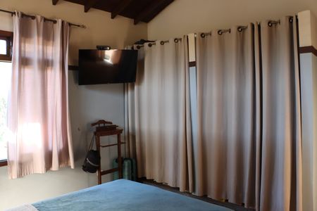 Casa de condomínio para alugar com 323m², 4 quartos e 5 vagasSuíte 2