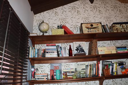 Casa de condomínio para alugar com 323m², 4 quartos e 5 vagasEscritório