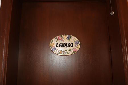 Casa de condomínio para alugar com 323m², 4 quartos e 5 vagasLavabo