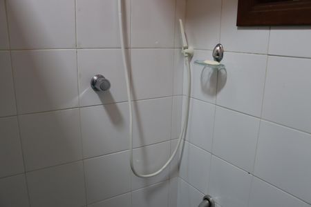 Casa de condomínio para alugar com 323m², 4 quartos e 5 vagasBanheiro Social