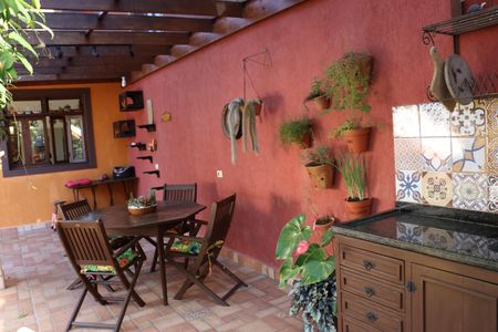 Casa de condomínio para alugar com 323m², 4 quartos e 5 vagasÁrea Externa