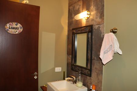 Casa de condomínio para alugar com 323m², 4 quartos e 5 vagasLavabo