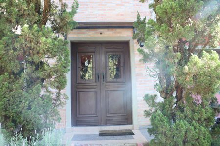 Casa de condomínio para alugar com 323m², 4 quartos e 5 vagasEntrada