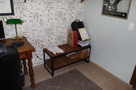 Casa de condomínio para alugar com 323m², 4 quartos e 5 vagasEscritório