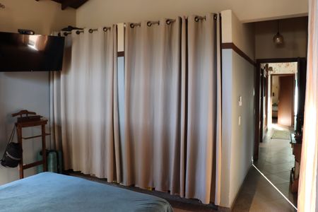 Casa de condomínio para alugar com 323m², 4 quartos e 5 vagasSuíte 2