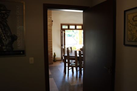 Casa de condomínio para alugar com 323m², 4 quartos e 5 vagasEscritório