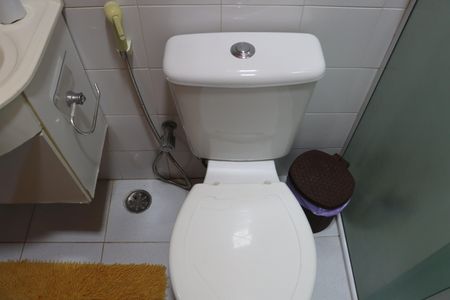 Casa de condomínio para alugar com 323m², 4 quartos e 5 vagasBanheiro Social