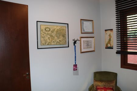 Casa de condomínio para alugar com 323m², 4 quartos e 5 vagasEscritório